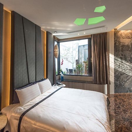 Voga Motel Taichung Esterno foto