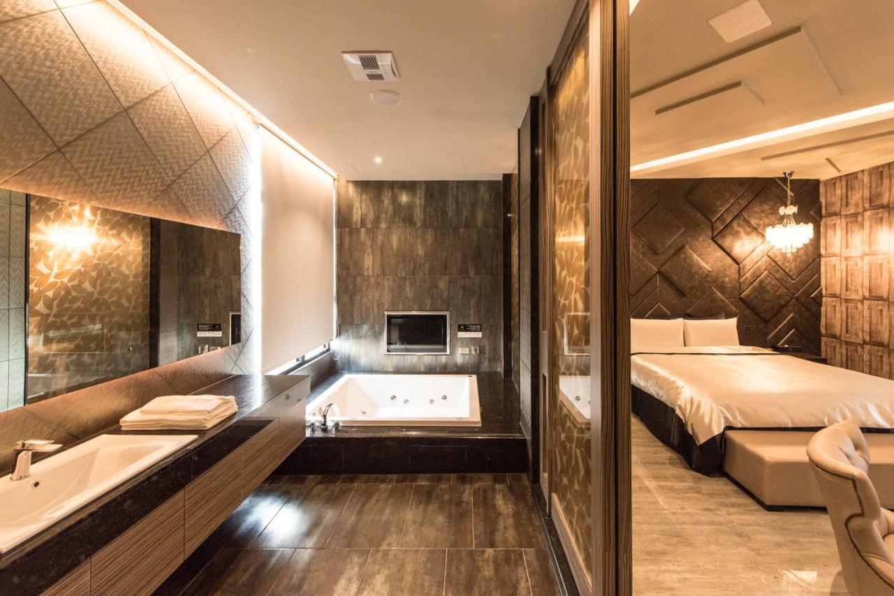 Voga Motel Taichung Esterno foto