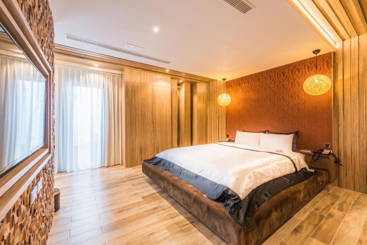 Voga Motel Taichung Esterno foto