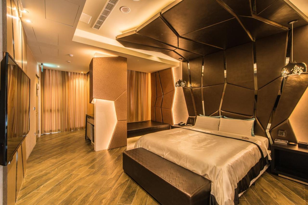 Voga Motel Taichung Esterno foto