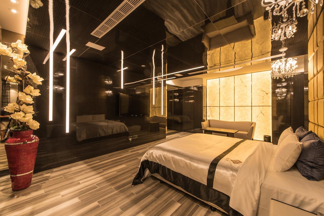 Voga Motel Taichung Esterno foto