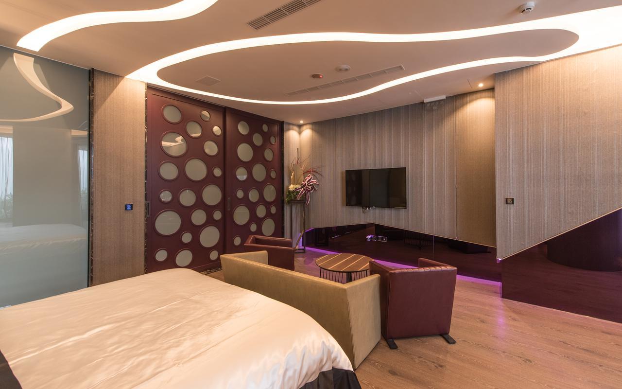 Voga Motel Taichung Esterno foto