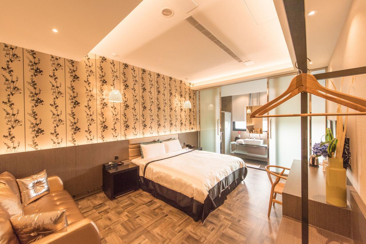 Voga Motel Taichung Esterno foto