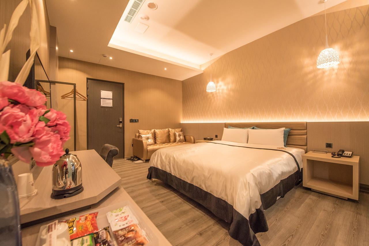 Voga Motel Taichung Esterno foto