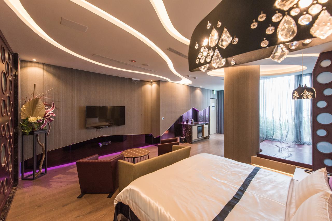 Voga Motel Taichung Esterno foto
