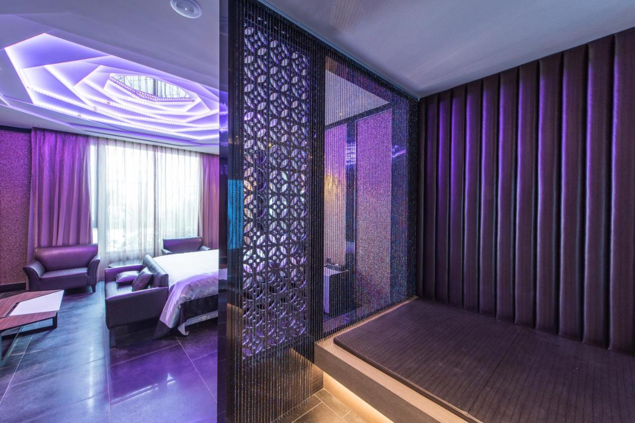 Voga Motel Taichung Esterno foto