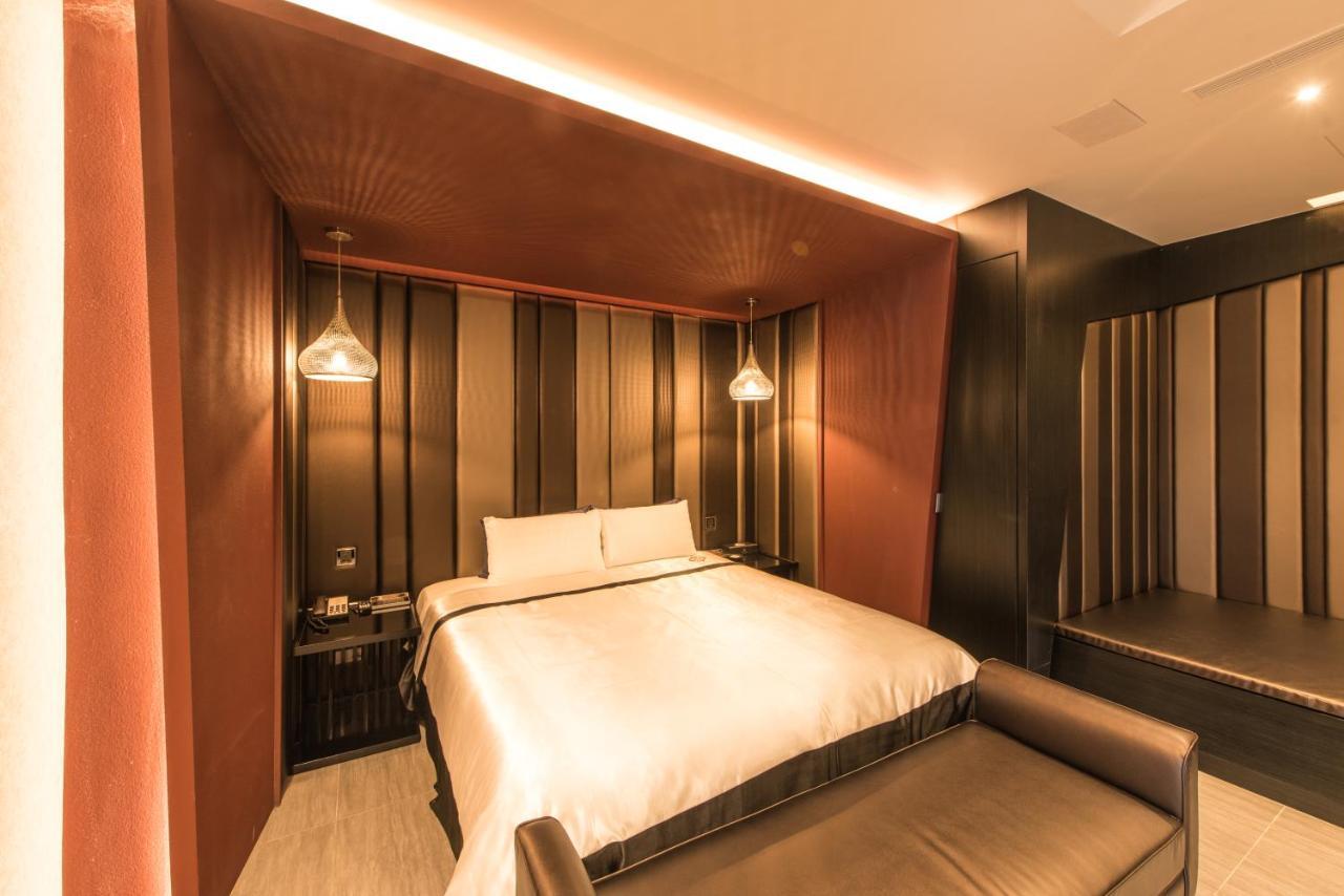 Voga Motel Taichung Esterno foto