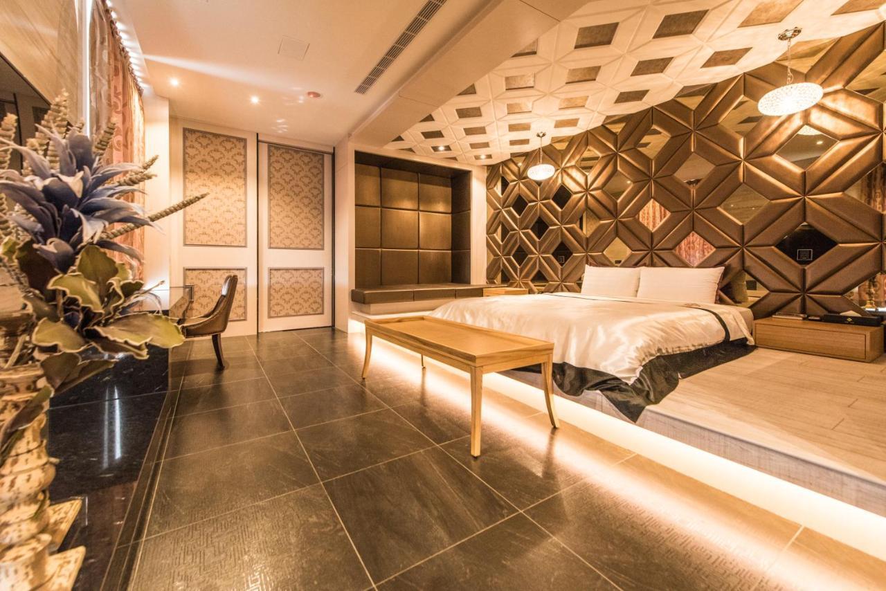 Voga Motel Taichung Esterno foto