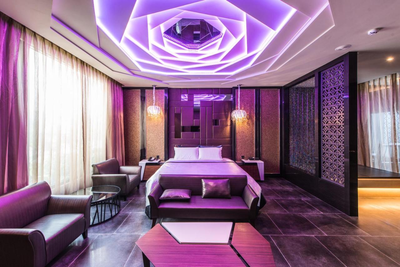 Voga Motel Taichung Esterno foto